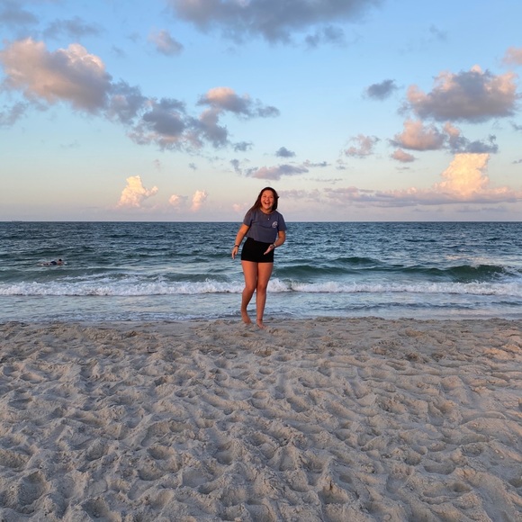 Meet your Posher, Talia - Picture 1 of 1